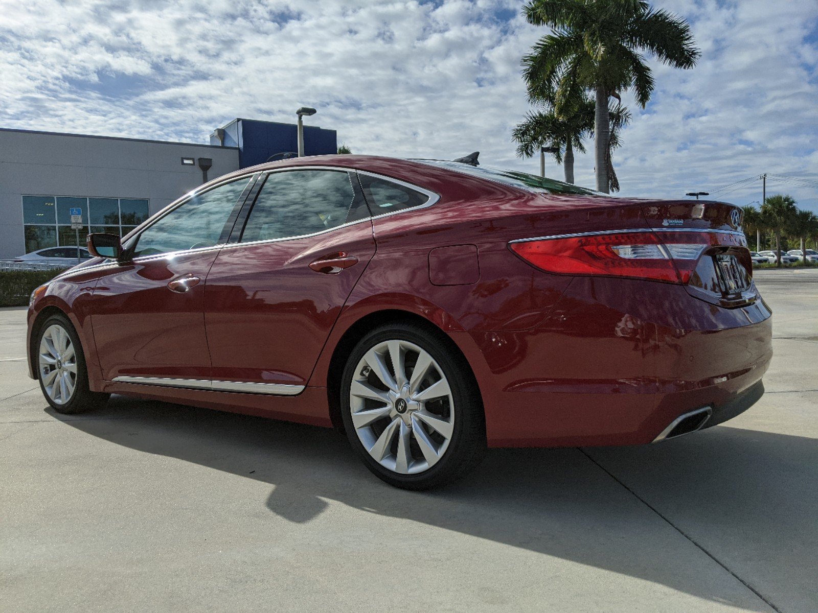 Certified PreOwned 2016 Hyundai Azera Limited FWD 4dr Car