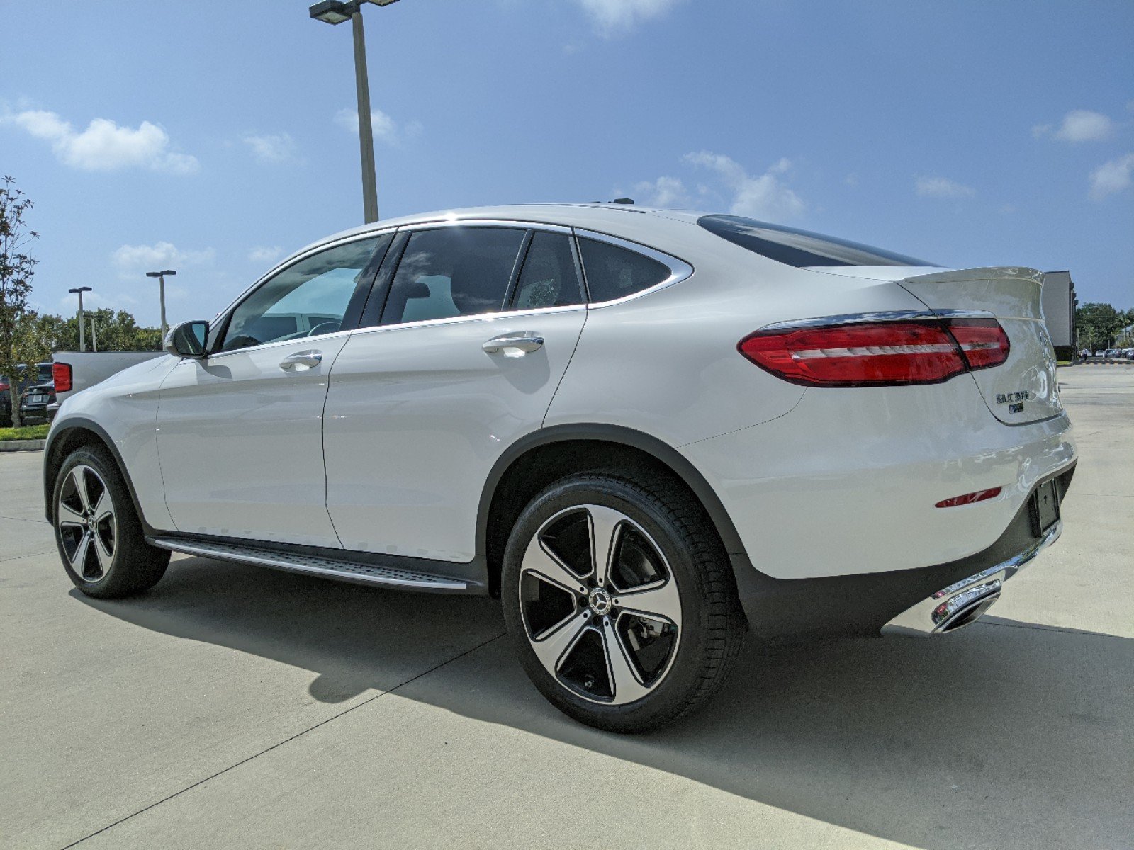 PreOwned 2017 MercedesBenz GLC GLC 300 AWD 4MATIC Sport